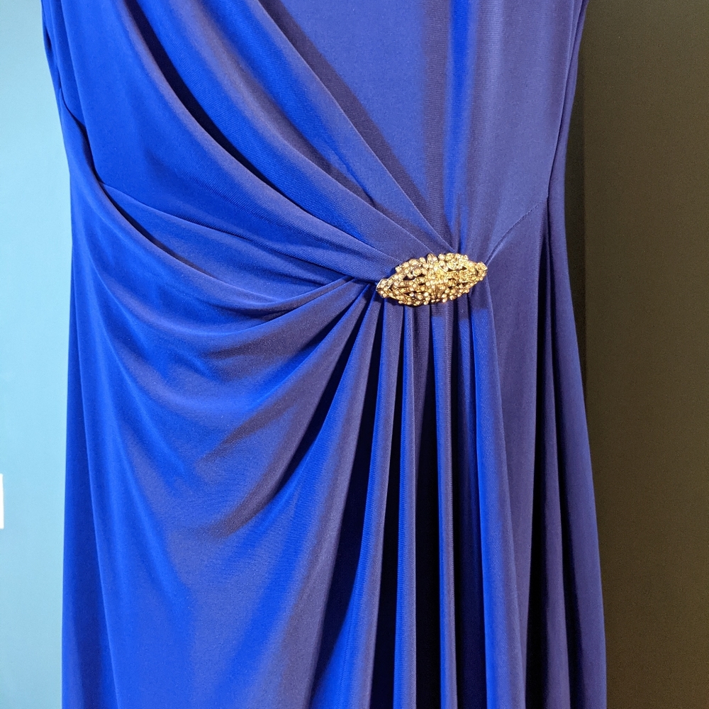 Formal dress - Picture 2 of 6